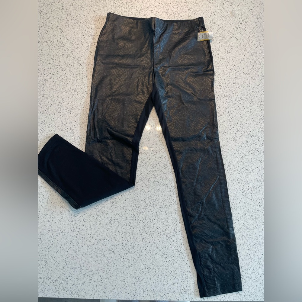 NWT- DKNYC Faux Leather Front leggings Size: M